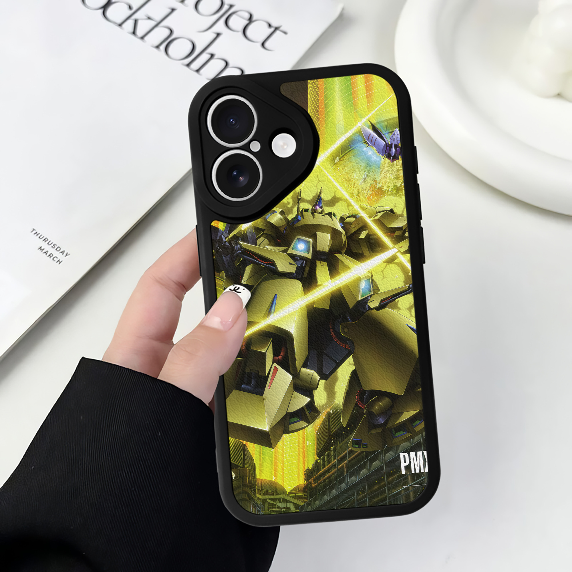 （画像用） 機動戦士ガンダム Mobile Suit Gundam 【iPhone 16シリーズ対応】シリコンスマホケース（レザー調） 材質：シリコン